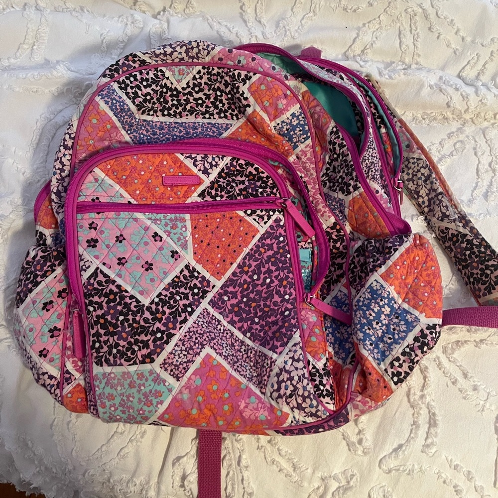 Used Vera Bradley back pack!! it’s a great size for a backpack or for traveling!